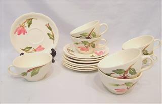 VINTAGE SET OF 30 PIECES OF 1940S CONTINENTAL KILNS ROSE/GREEN ARBOR CREAM DISH